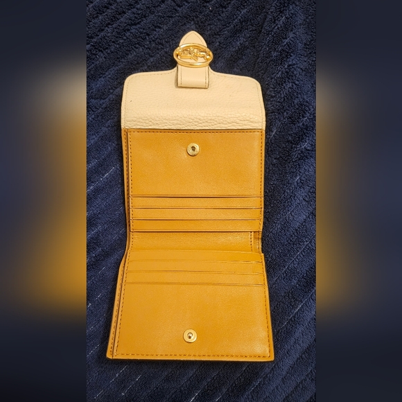 COACH GEORGIE SMALL PEBBLED LEATHER TRIFOLD WALLET IN CHALK WHITE - Picture 9 of 10